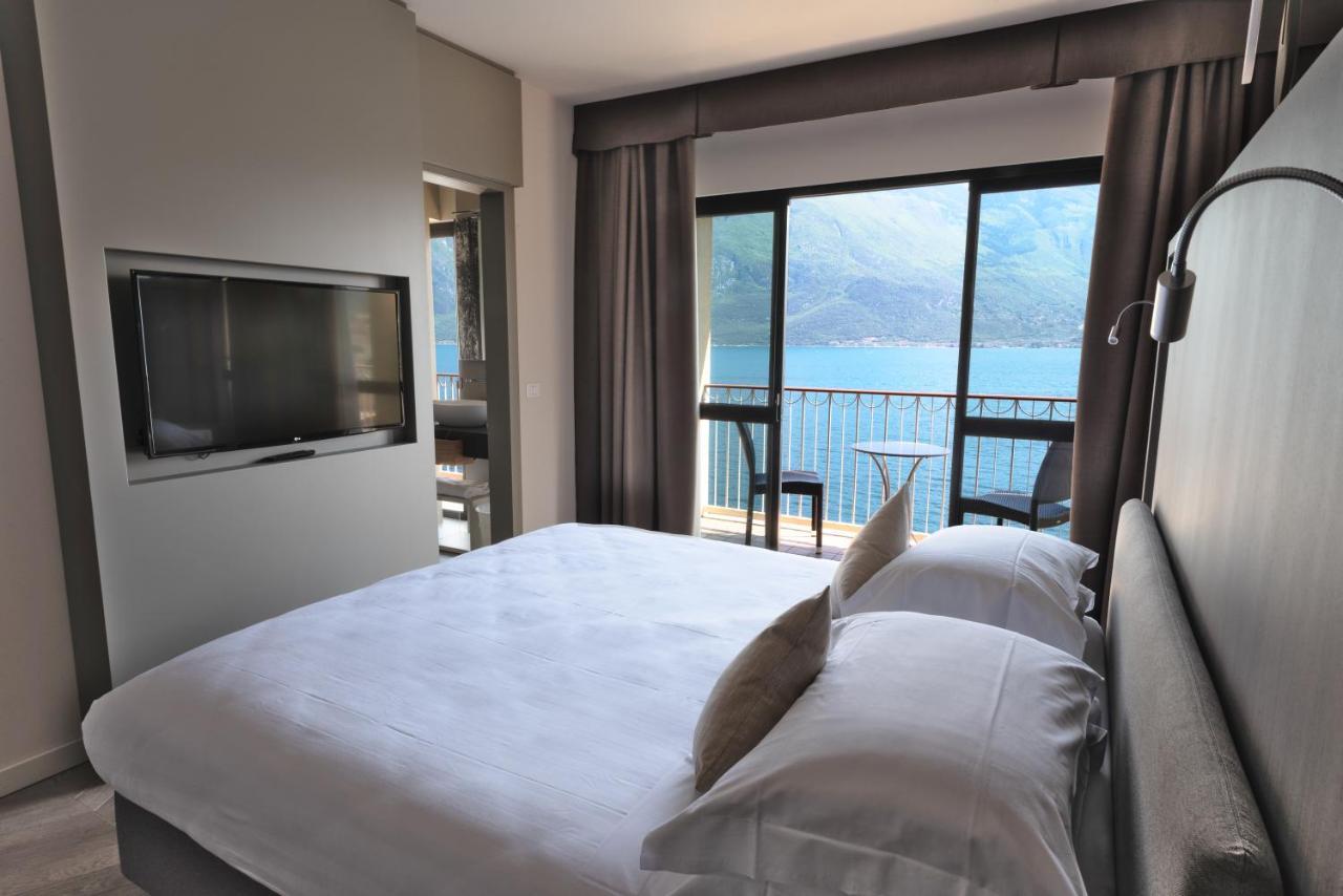Suite with Lake View,1631554007:JPEG